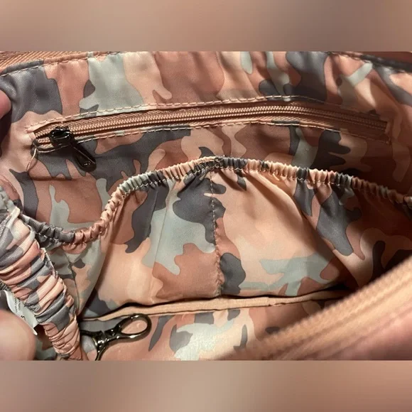 LUG: Flare Crossbody - Picture 5 of 6